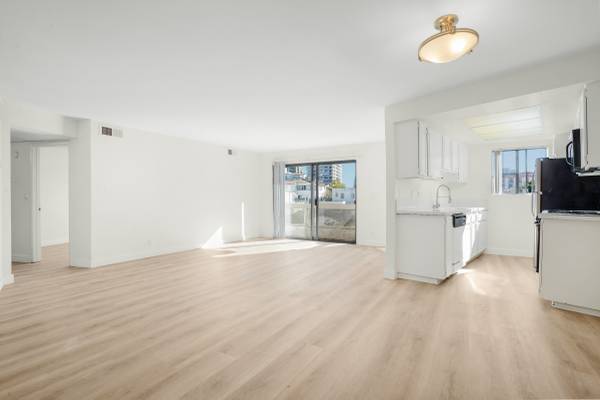 $3,995 / 2br - Close To UCLA! Apply Now! Spacious 2 Bed 2 Bath Westwood Apt! (Westwood 90024/UCLA)63701110869635121