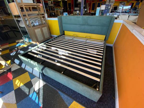 Queen size platform bed farm 1