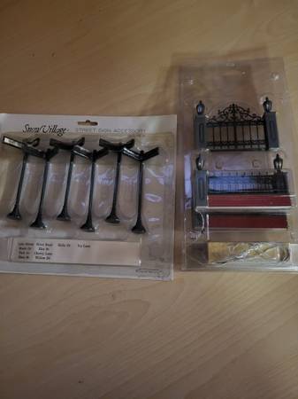 Piezas del Pueblo de Navidad - $25 (Dent, MN)62975765142019121