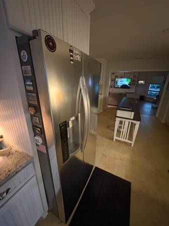 LG 36” Side by Sude. Like New! 1