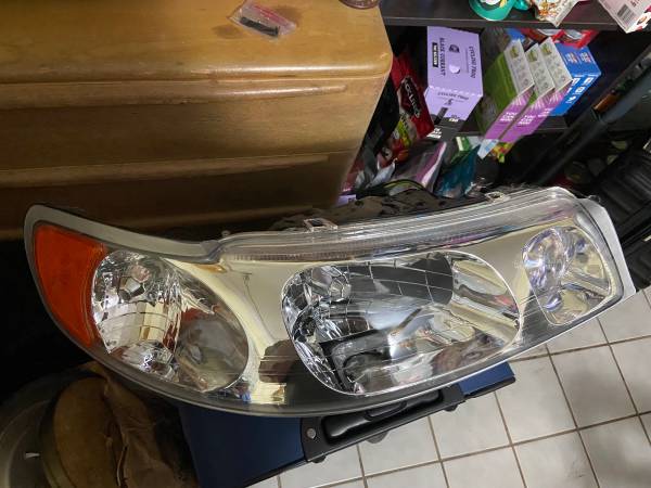 R Headlight assembly 1998-02 Lincoln Town Car 1