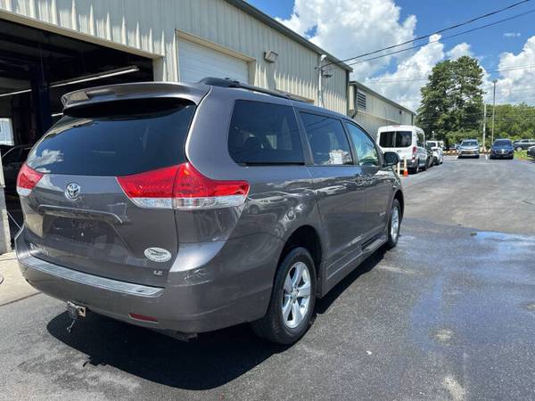 2014 TOYOTA SIENNA WHEELCHAIR VAN, BRAUNABILITY, ONE OWNER - $29,999 (Seekonk MA , Platinum BraunAbility Dealer)63623750962433122