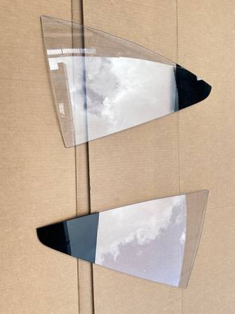 Rear side windows for Ferrari F40 1