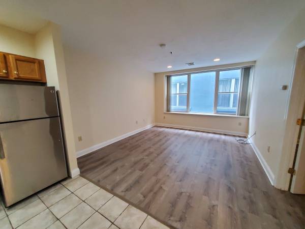 $2,600 / 1br - 625ft2 - ====▶▶ Condo Reformado ▶ Servicios Incluidos ▶ Aire Acondicionado Central ▶ ¡¡SIN COMISIÓN!! (Central Square)63856338012419120