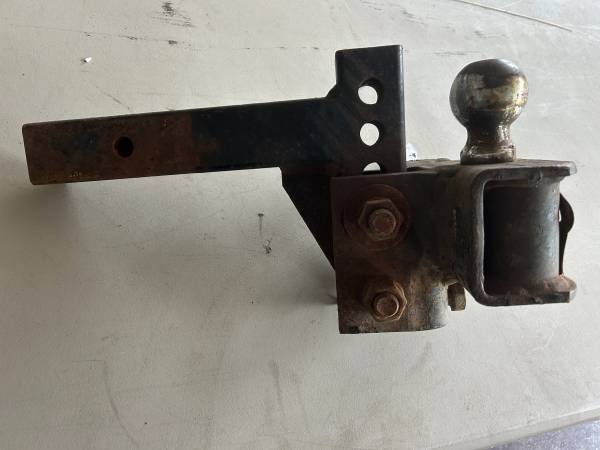 EAZ - Lift Tow Hitch 1