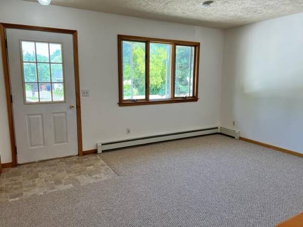 $1,700 / 2br - 850ft2 - Duplex Unit in Grawn, 2BD/1BTH, Garage, Large Yard, Long Term Lease (Grawn)64037896615426122