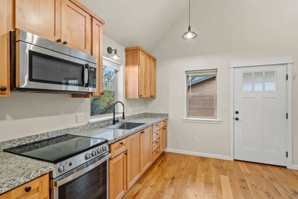 $1,300 / 1hab - 500ft2 - Cabaña Llena de Luz (S Talent)63654692809091122