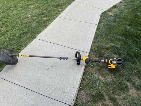 DEWALT FLEXVOLT 60V MAX 16" Brushless Cordless Battery String Trimmer 1