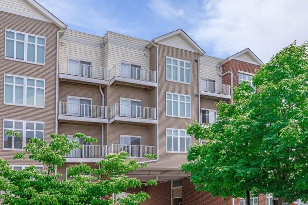 $1,610 / 1hab - 480ft2 - Vida a pie del centro con distribuciones espaciosas y acabados elegantes (24 C St, Laurel, MD)63694446841859120