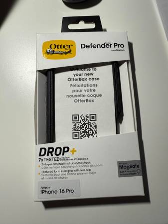 Otter Iphone 16 pro cover 1