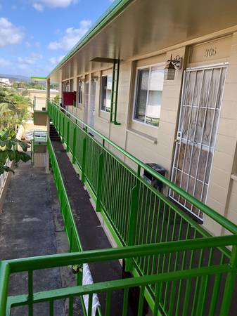 $1,300 / 1br - Piso Tercero Sin Ascensor*Estacionamiento en la Calle Solo*Disponible Ahora (Wahiawa)63686691327489121