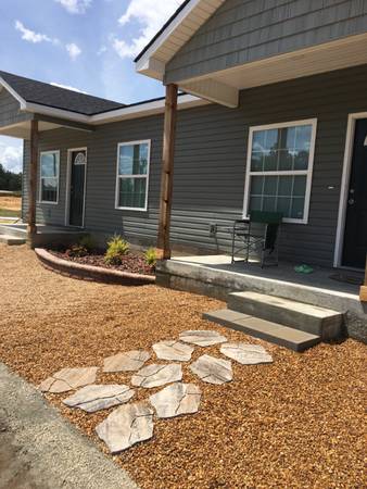 2 Bed 1 Bath Apartment Quiet Neighborhood 1