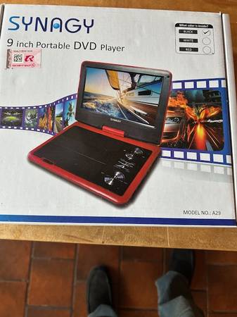 "NEW"SYNAGY 9 IN PRORTABLE DVD PLAYER W/STEREO SPEAKERS - $30 (Grafton)62954475441411120