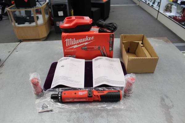 PRE-OWNED MILWAUKEE 2101-22 M4 1/4 HEX SCREWDRIVER KIT 1