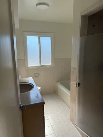 $3,400 / 3br - 1300ft2 - Light filled 3 bed, 1.5 bath apartment (oakland lake merritt / grand)63938625102722123