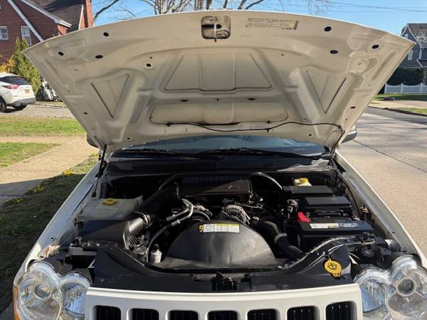 2010 Jeep grand Cherokee Laredo 4WD, *Cuero,* Full PWR*. LIMPIO* NEG - $2,45063615013563265123