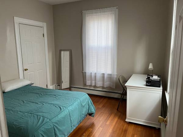 $1,650 / 2br - 2 Furnished BR for 2 roommates, shared 2 BR apart. NEAR LONGWOOD medic (Brookline)63863136953857122
