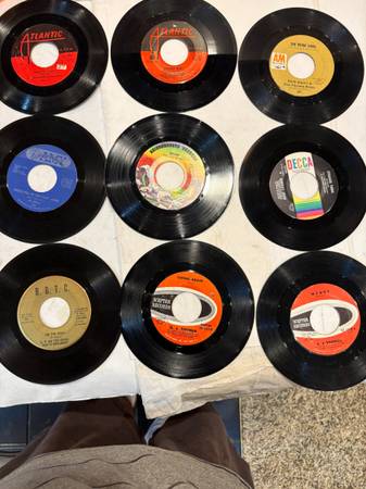 Records, 45 rpm - $1 (Howell)63471091617539123