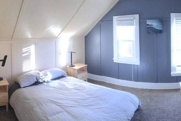 $1,350 / 2br - 950ft2 - Downtown Furnished Upper Unit Apt 2bd/1bath (Utilities Inc) (Wenatchee)63658196983681121