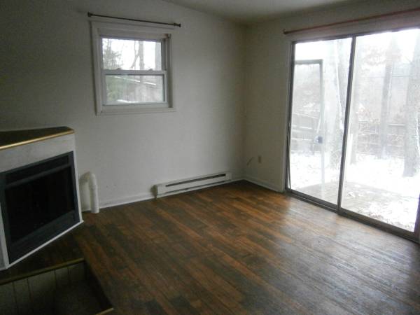 $875 / 1br - 450ft2 - super deal on 1 br apt. (Camelot subdivision Asheville)64029211147393123
