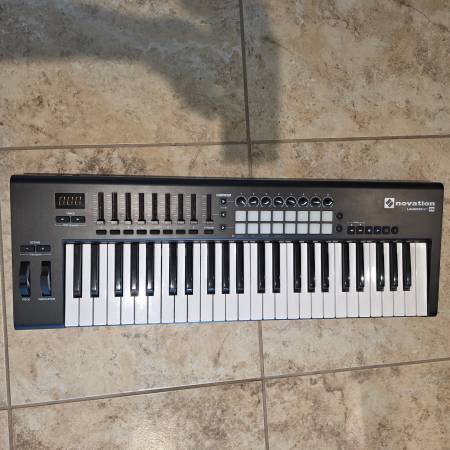 Novation Launchkey MK2 49-Key Controller USB MIDI controller