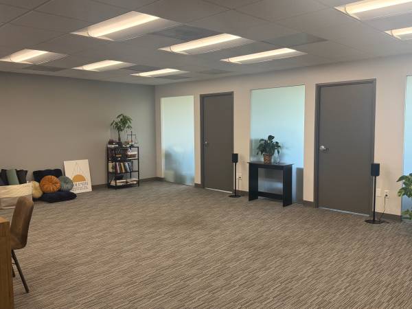 $120 Sala de Terapia y Tratamiento Disponible (Mission Valley)63841341622275122