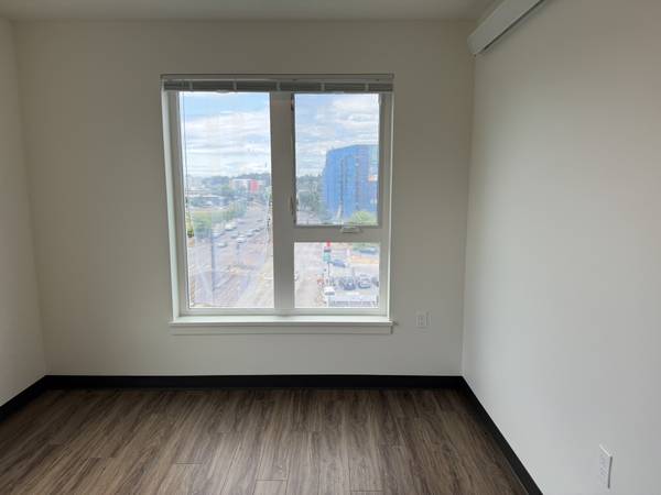 $1,400 / 1br - 650ft2 - Be the first to live in ( Brand New ) 1 min to Light Rail station. (SEATTLE)63870756292737123