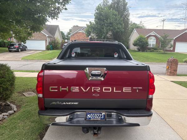 UN SOLO DUEÑO HERMOSO CHEVROLET AVALANCHE Z71 2006 - $10,499 (Spring Hill)63621422481667123