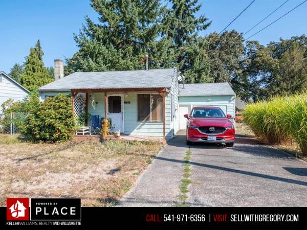 $225,000 / 1br - 736ft2 - Inviting home situated on a desirable corner lot w. a fenced backyard. (Sweet Home OR)63945101876482121