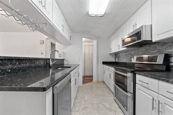 $3,150 / 2br - 2 BR 2 BATH $3150 (Chelsea)64167983456898121