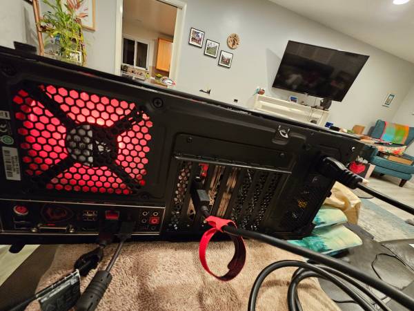 PC personalizado para juegos – Ryzen 5 / RTX 2060 / 32 GB de RAM / SSD de 2 TB - $300 (whittier)63471348967427123