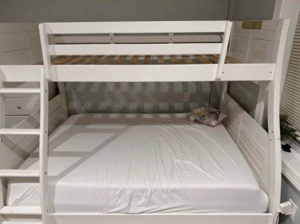 Beautiful Solid Wood Bunk Bed - Good Condition 1