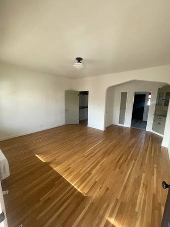 $1,195 / 2br - Bright and open 2-bed, 1-bath end unit condo Close to Park & Hospital (1435 Lomita Blvd #101 Harbor City, CA)64035737820034123