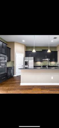 $530 / 2br - 700ft2 - SSpacious Master & Private Bedroom - Perfect for Professionals! (Manhattan)63827342864899123