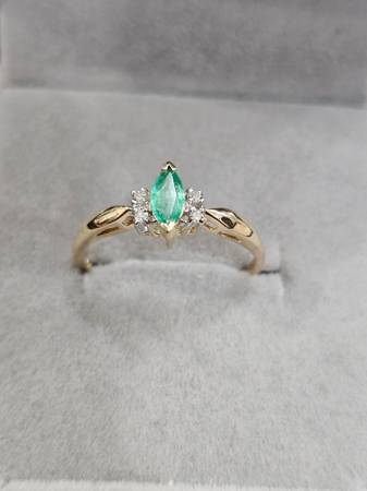 14K Gold Marquise Emerald & Diamond ring 1