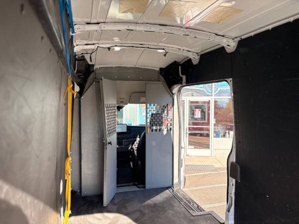 2023 Ford E-Transit Electric 350 - Photo 9