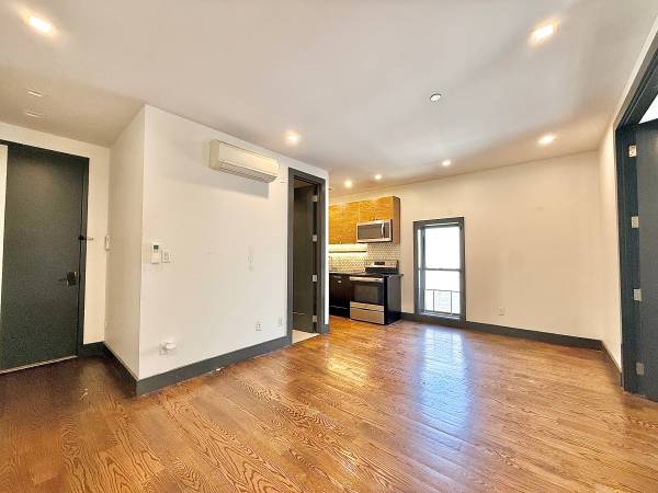 $4,400 / 4br - 4 Bed 2 Bath (Bushwick)63945632907266120