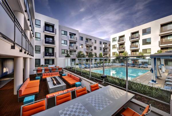 $2,940 / 1br - 689ft2 - Private Balconies, Walk-in Closets, Outdoor Barbecue Grills (3330 East Foothill Boulevard, Pasadena, CA)63701073612545120