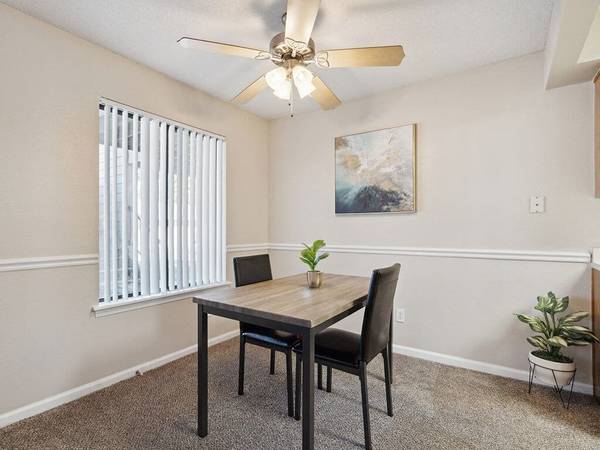 $1,250 / 2br - 920ft2 - Only $99 to reserve this apartment for December (** NE Cedar Rapids **)63815134744323123