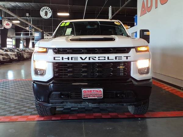 2023 Chevrolet Silverado 2500HD Custom photo 2