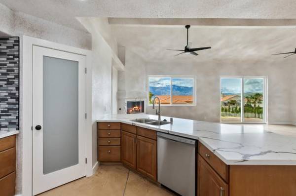 $1,400 / 2br - Luxurious New Build Home for Rent with Pool and Jacuzzi (Desert Hot Springs)63981526688643120