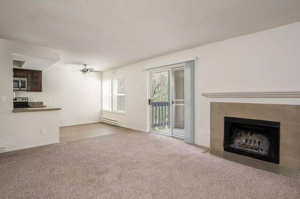 $1,799 / 2br - 940ft2 - View our lovely community amenities! Lowest prices in Lake Oswego! (Lake Oswego - I-5 and 217 Freeways)63820882881027124
