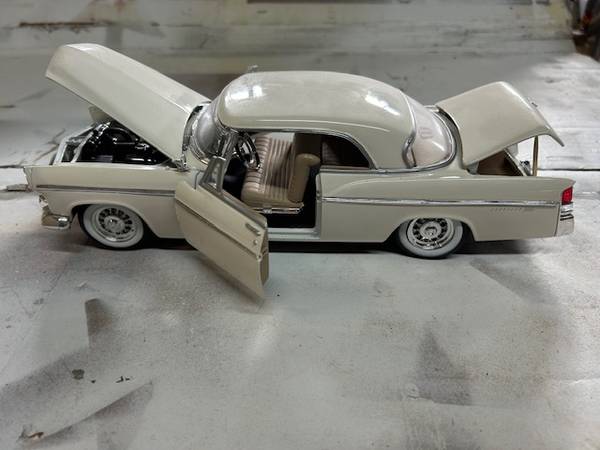 Chrysler 300B (1956) 1/18 Scale - $4063470292986499122
