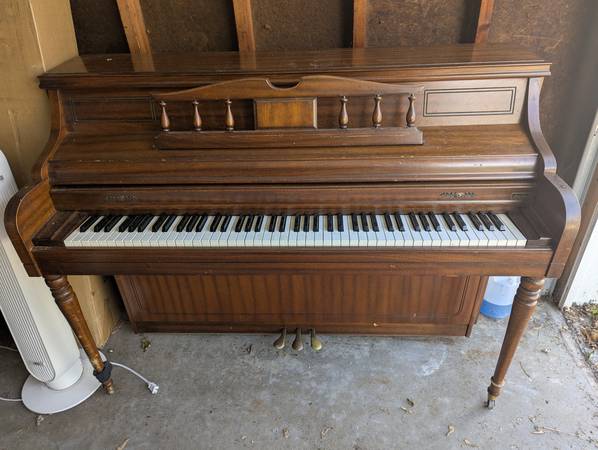 Free piano - good condition 1
