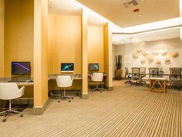 $2,570 / 1br - 958ft2 - Large Conference Room, Microwave, Night Patrol (Woodland Hills)63840112991747123