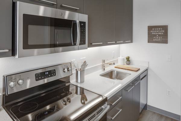 $1,125 / 359ft2 - ¡Tenemos el estudio perfecto disponible ahora!! (Overlook, N Portland, Humboldt, NE Portland)63842024112259122