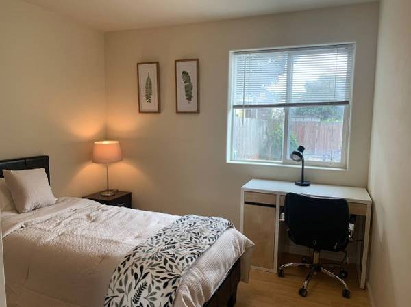 Comfortable Bedroom with Private Bath Near Logan Square 1