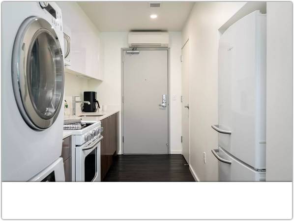 $1,275 / 375ft2 - Cuddle with your pets in our cozy Studio  Visit today! (Portland)63672547756931121