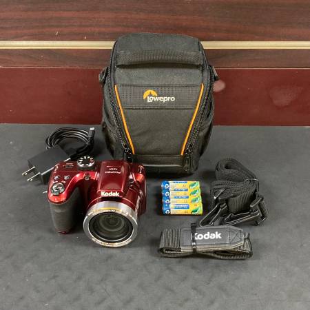 Kodak AZ401 Digital Camera in Ruby Red, with Accessories in Carry Case 1