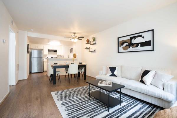 $2,939 / 3br - 1049ft2 - Ubicado en Canyon Country, mesas para picnic, 3/hab 2/ba (27303 N. Sara St., Los Angeles, CA)63812226400257122